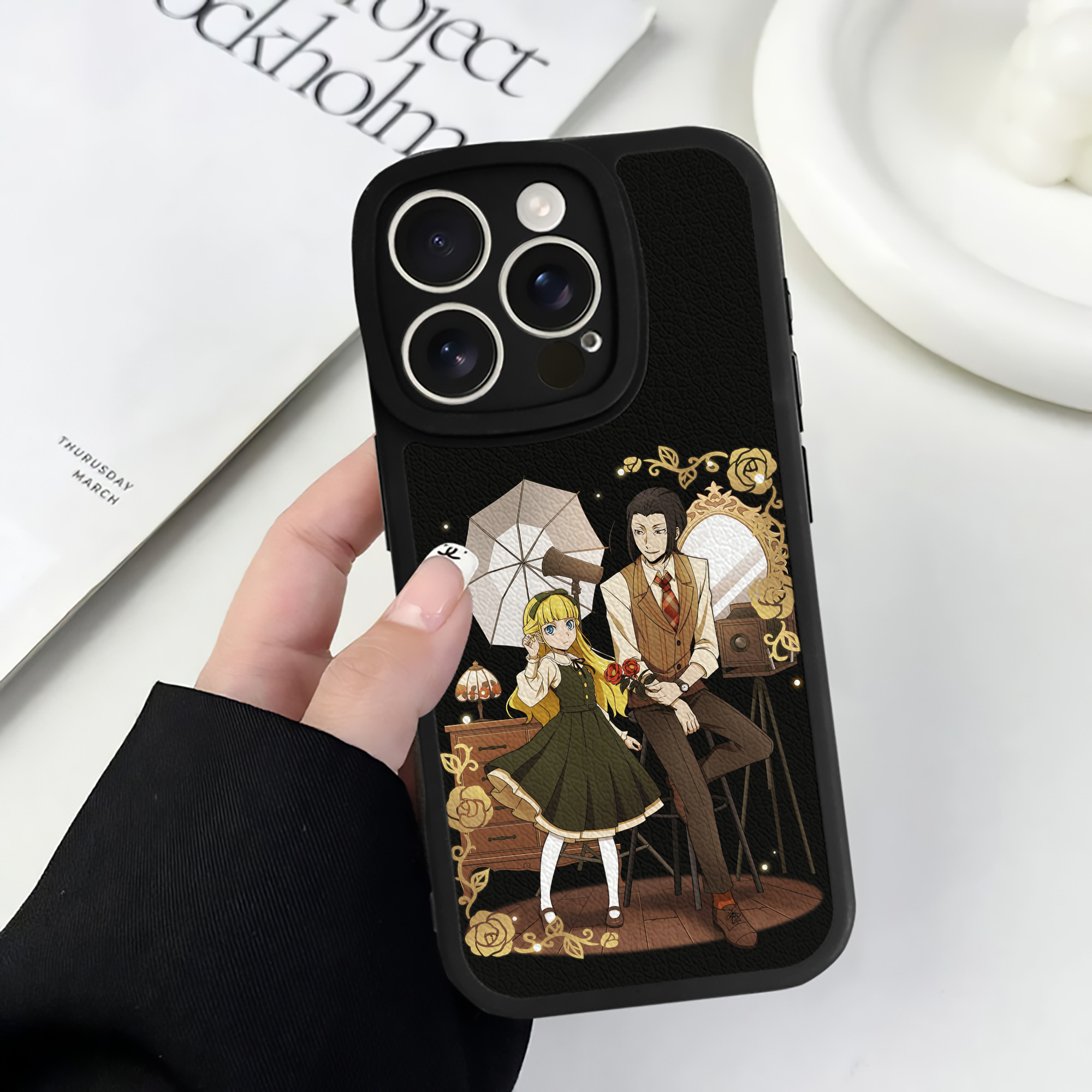 （画像用） 文豪ストレイドッグス Bungo Stray Dogs 【iPhone 16シリーズ対応】シリコンスマホケース（レザー調） 材質：シリコン